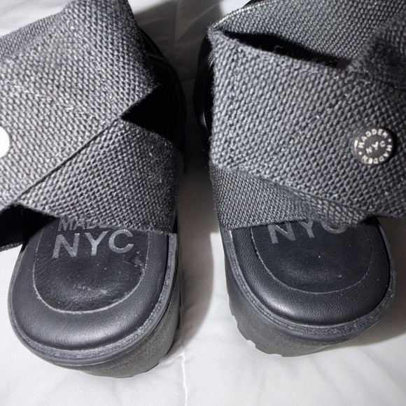 Steve Madden Black Chunky Heel Sandals - Picture 2 of 9